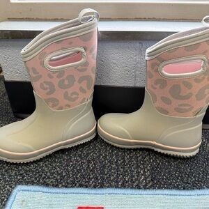 DSG snow/rain boots Pink and Gray Leopard Print children’s size 13.